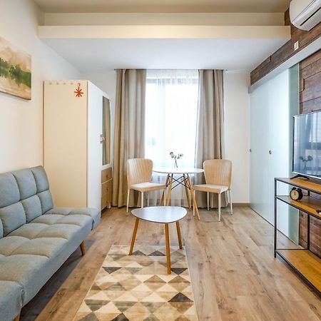 Bright Apartments Moments Away From Herastrau Park, Mall And Metro Bucarest Esterno foto