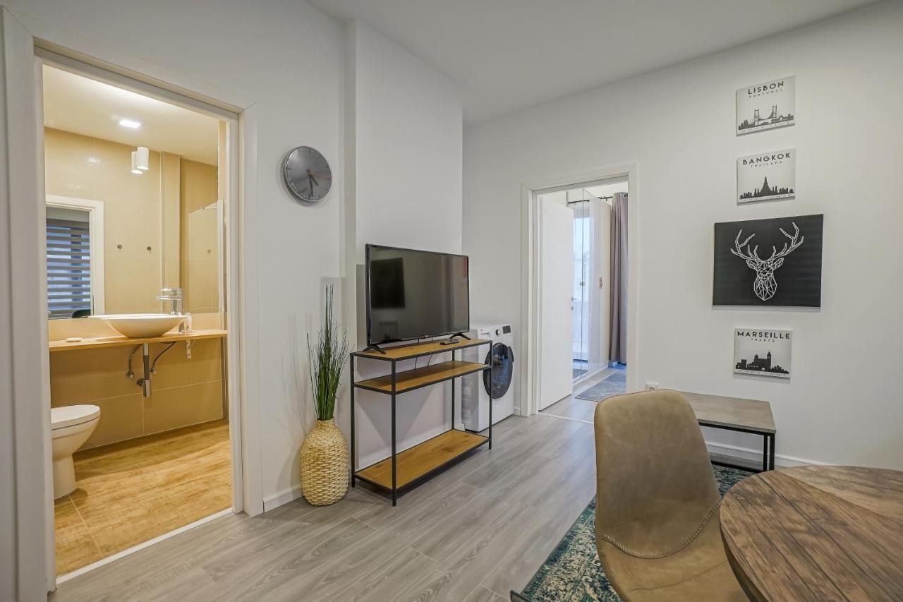 Bright Apartments Moments Away From Herastrau Park, Mall And Metro Bucarest Esterno foto