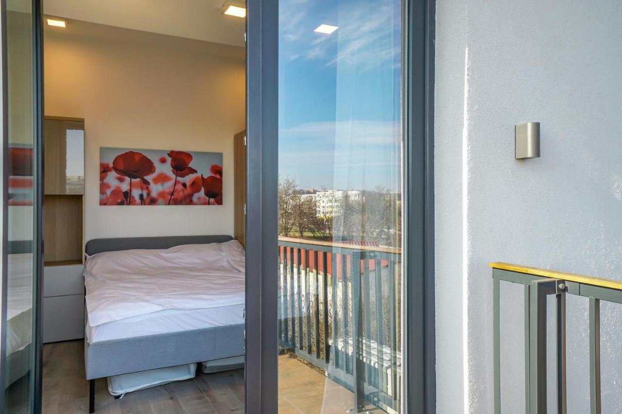 Bright Apartments Moments Away From Herastrau Park, Mall And Metro Bucarest Esterno foto
