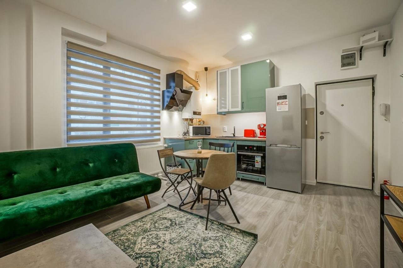 Bright Apartments Moments Away From Herastrau Park, Mall And Metro Bucarest Esterno foto