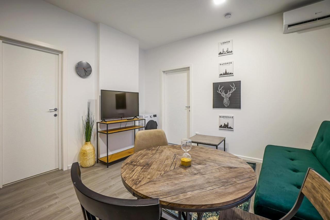 Bright Apartments Moments Away From Herastrau Park, Mall And Metro Bucarest Esterno foto