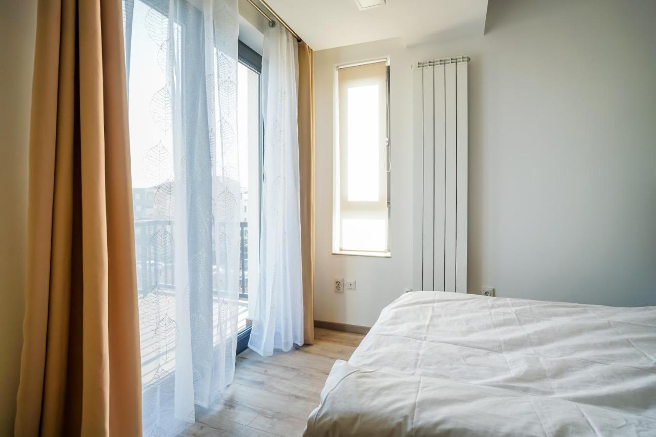 Bright Apartments Moments Away From Herastrau Park, Mall And Metro Bucarest Esterno foto