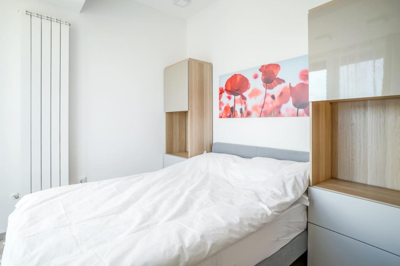Bright Apartments Moments Away From Herastrau Park, Mall And Metro Bucarest Esterno foto