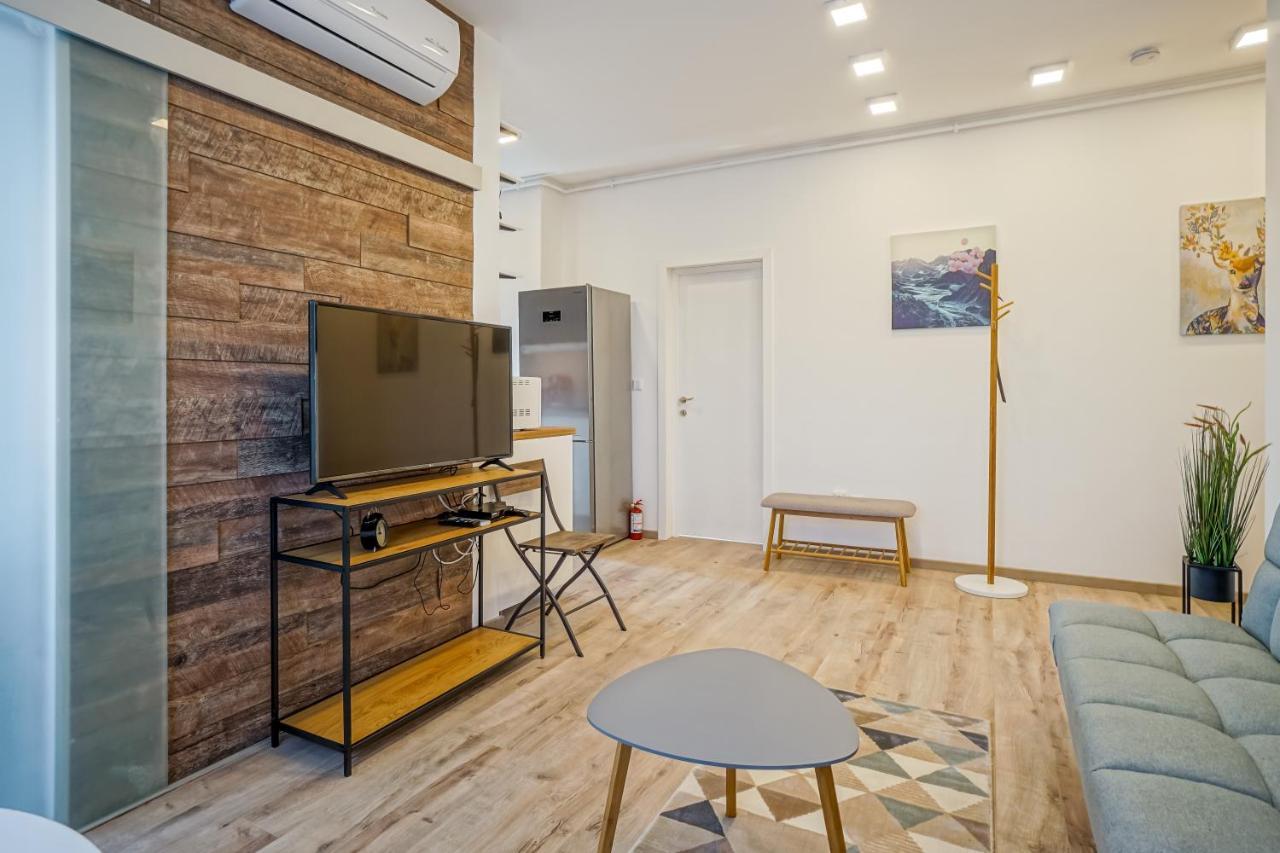 Bright Apartments Moments Away From Herastrau Park, Mall And Metro Bucarest Esterno foto