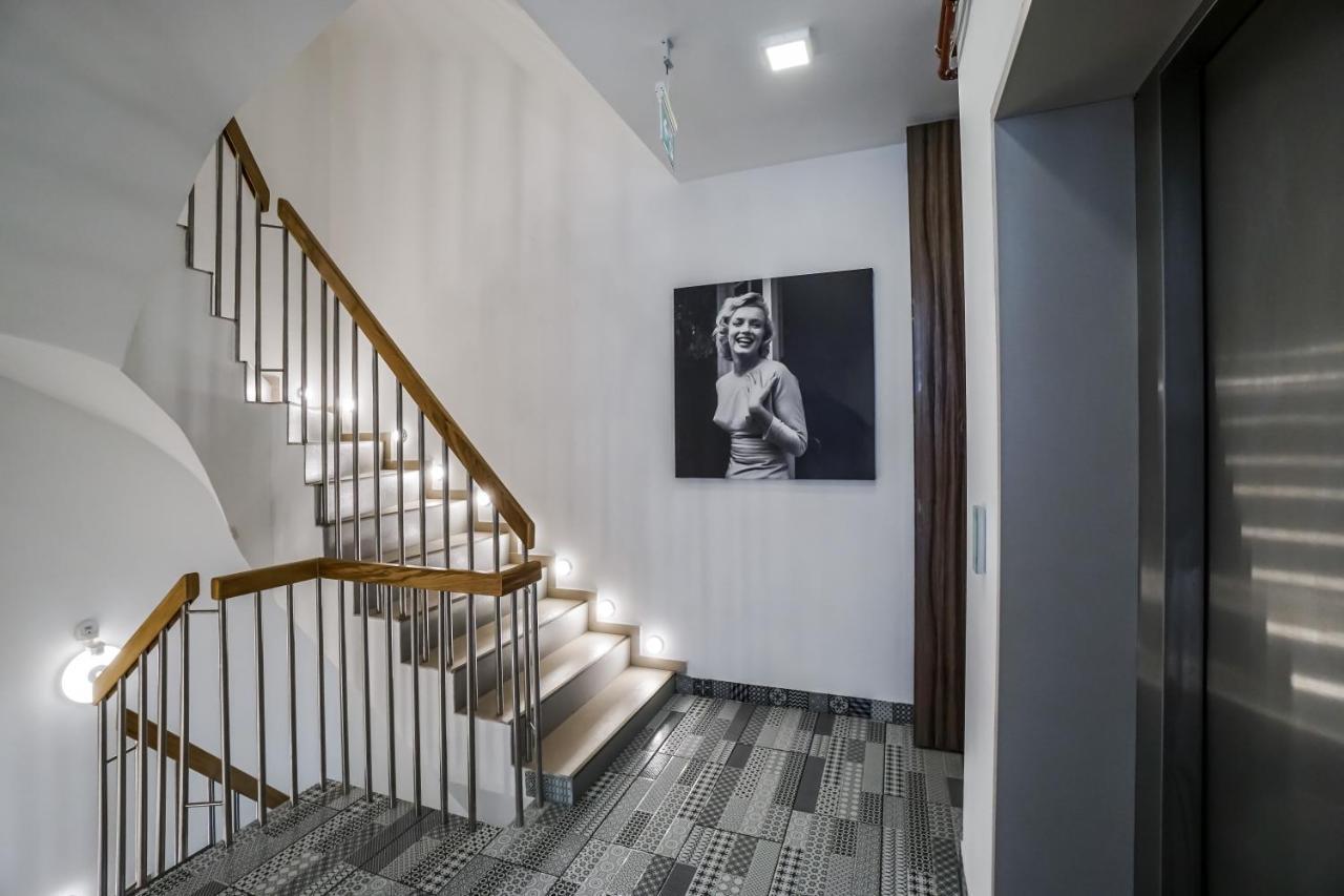 Bright Apartments Moments Away From Herastrau Park, Mall And Metro Bucarest Esterno foto