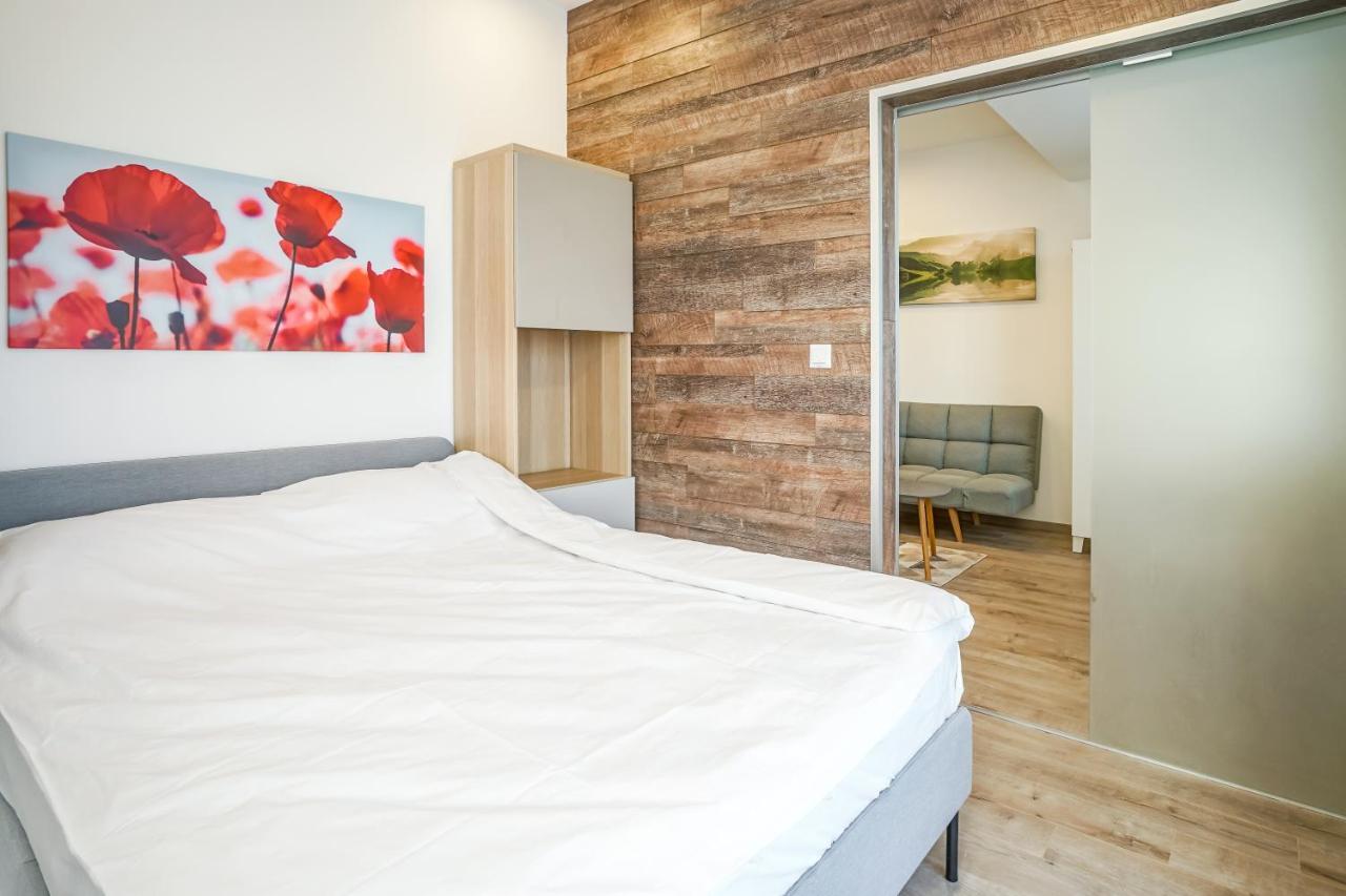 Bright Apartments Moments Away From Herastrau Park, Mall And Metro Bucarest Esterno foto