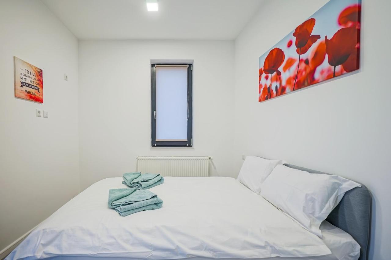 Bright Apartments Moments Away From Herastrau Park, Mall And Metro Bucarest Esterno foto